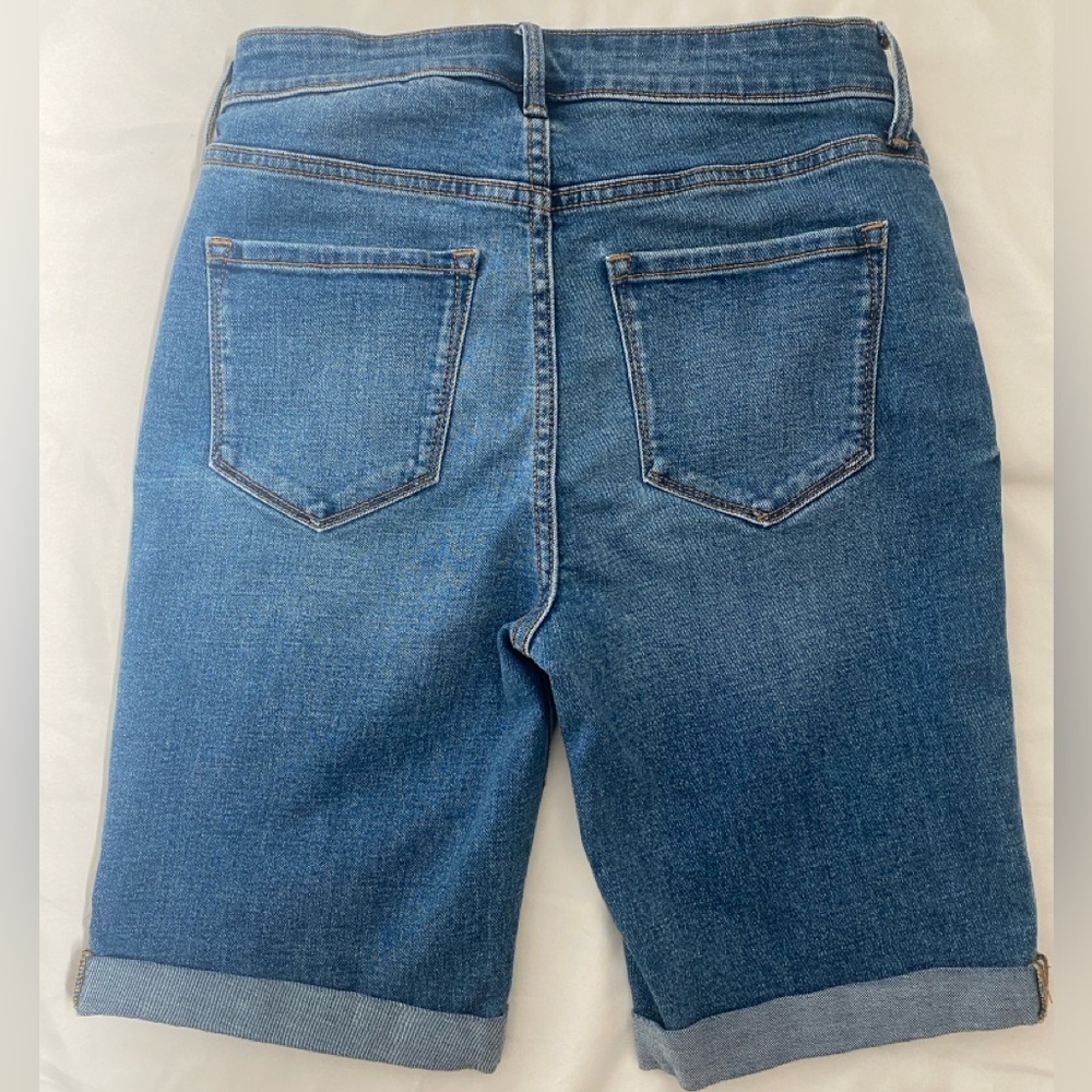 Old Navy Blue Denim Bermuda Shorts - Rolled Hem, Size 4 - Picture 2 of 6